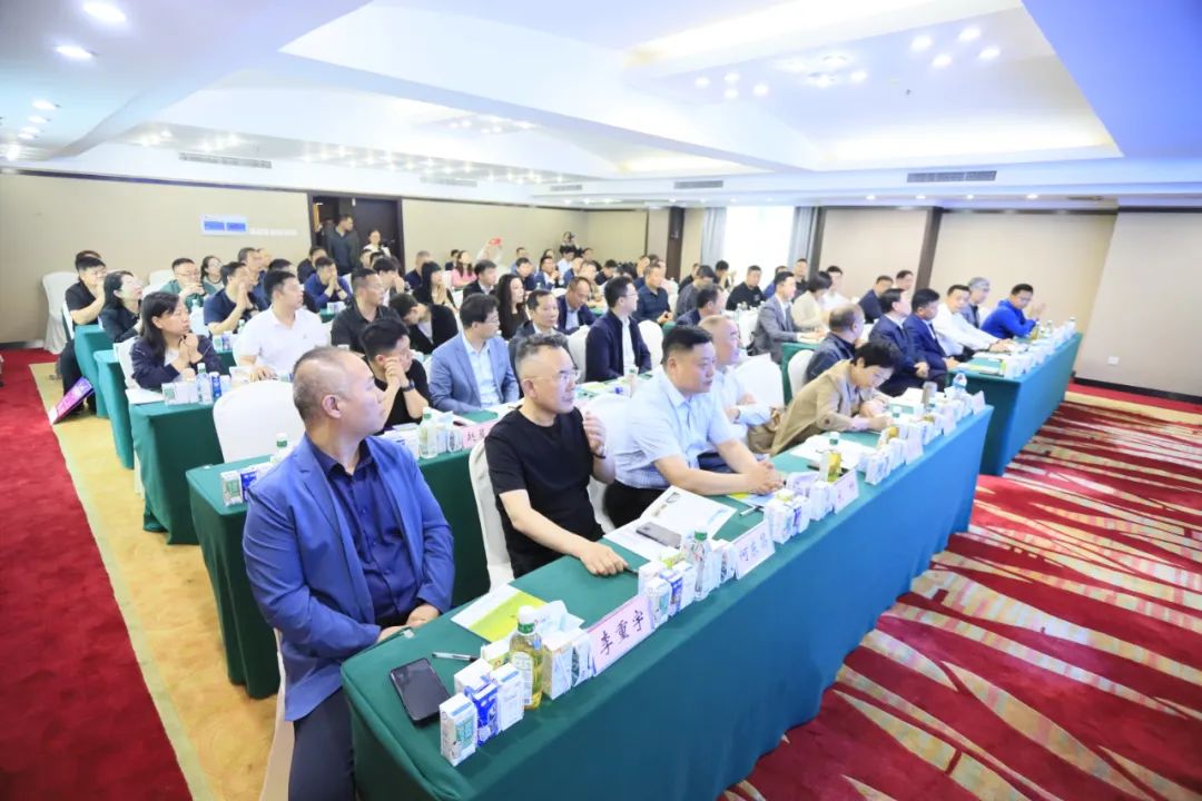 河南省2024國家“學(xué)生飲用奶計(jì)劃”推廣工作推進(jìn)會(huì)在鄭州成功舉辦！