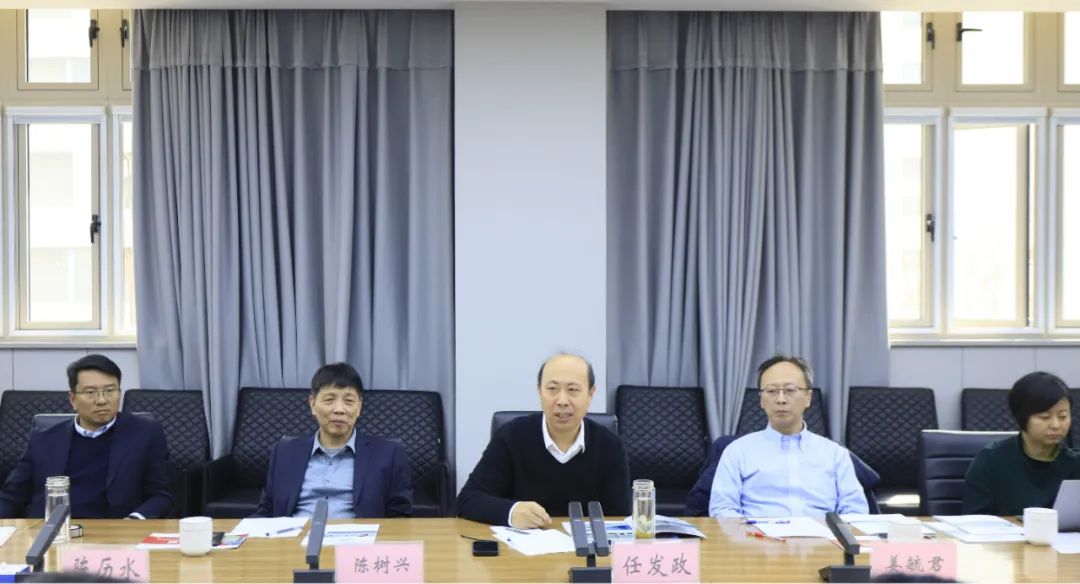 花花牛乳業(yè)集團黨委書記、董事長唐洪峰一行赴中原食品實驗室同中國工程院院士、中原食品實驗室主任任發(fā)政座談交流