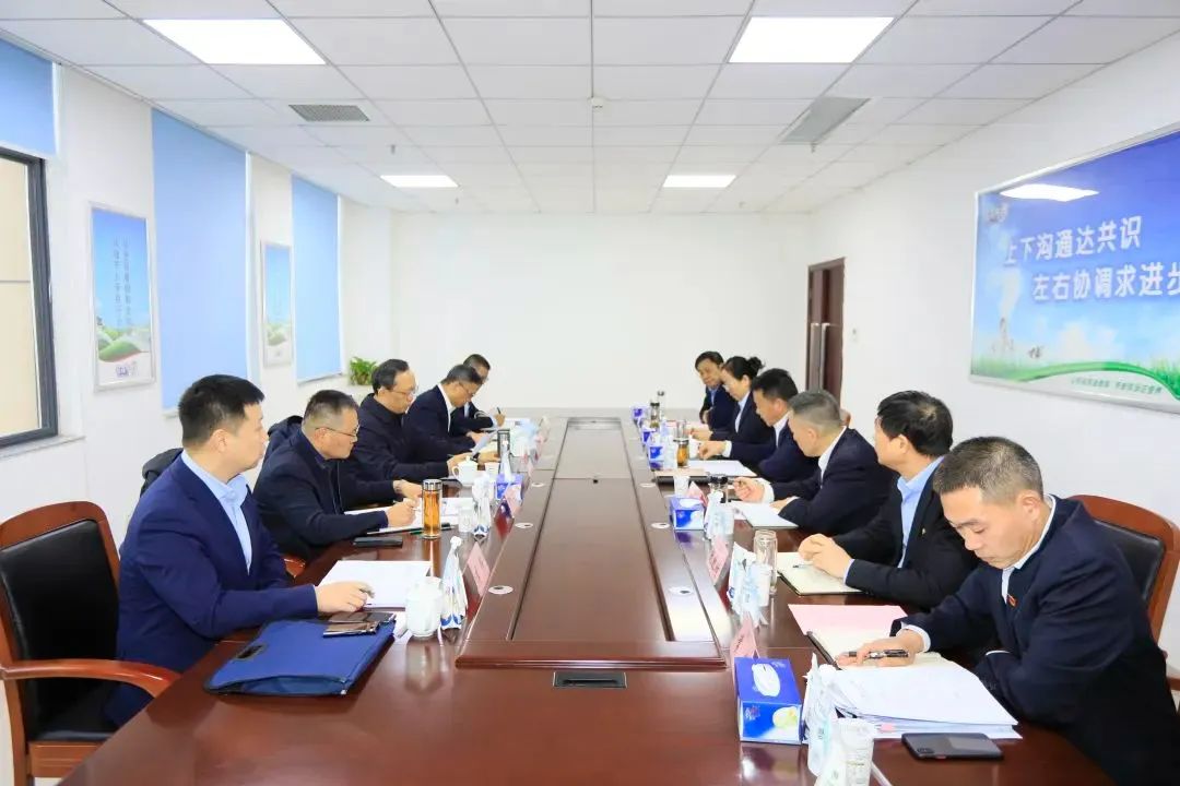 省政府國資委黨委書記、主任李濤一行到花花牛乳業(yè)集團(tuán)調(diào)研