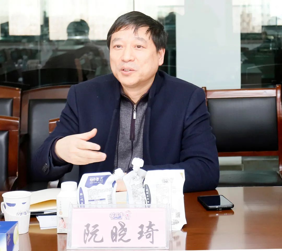 花花牛丨東北農(nóng)大食品學(xué)院院長、中原食品實驗室首席科學(xué)家姜毓君教授蒞臨花花牛乳業(yè)集團調(diào)研