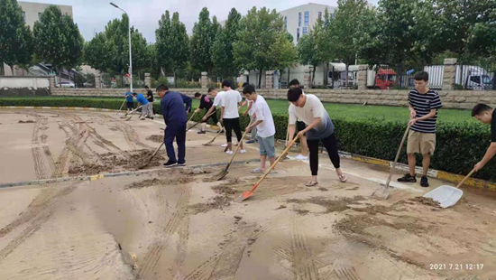 微光匯聚、風(fēng)雨同舟，我們一起扛！