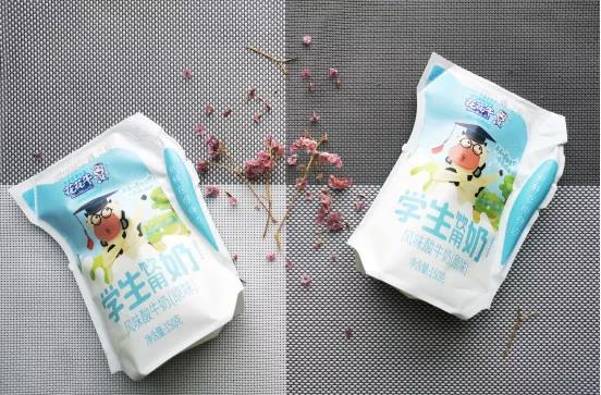 花花牛首款愛(ài)克林低溫學(xué)生飲用酸牛奶上市啦?。。? title=