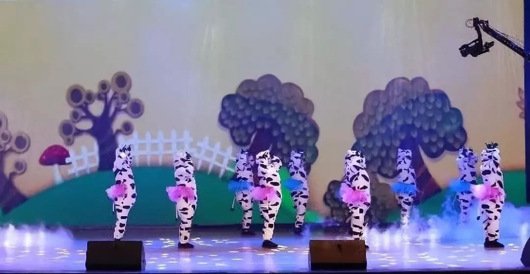 “贏在2019”，花花牛乳業(yè)集團(tuán)2019年新春晚會(huì)盛大開幕