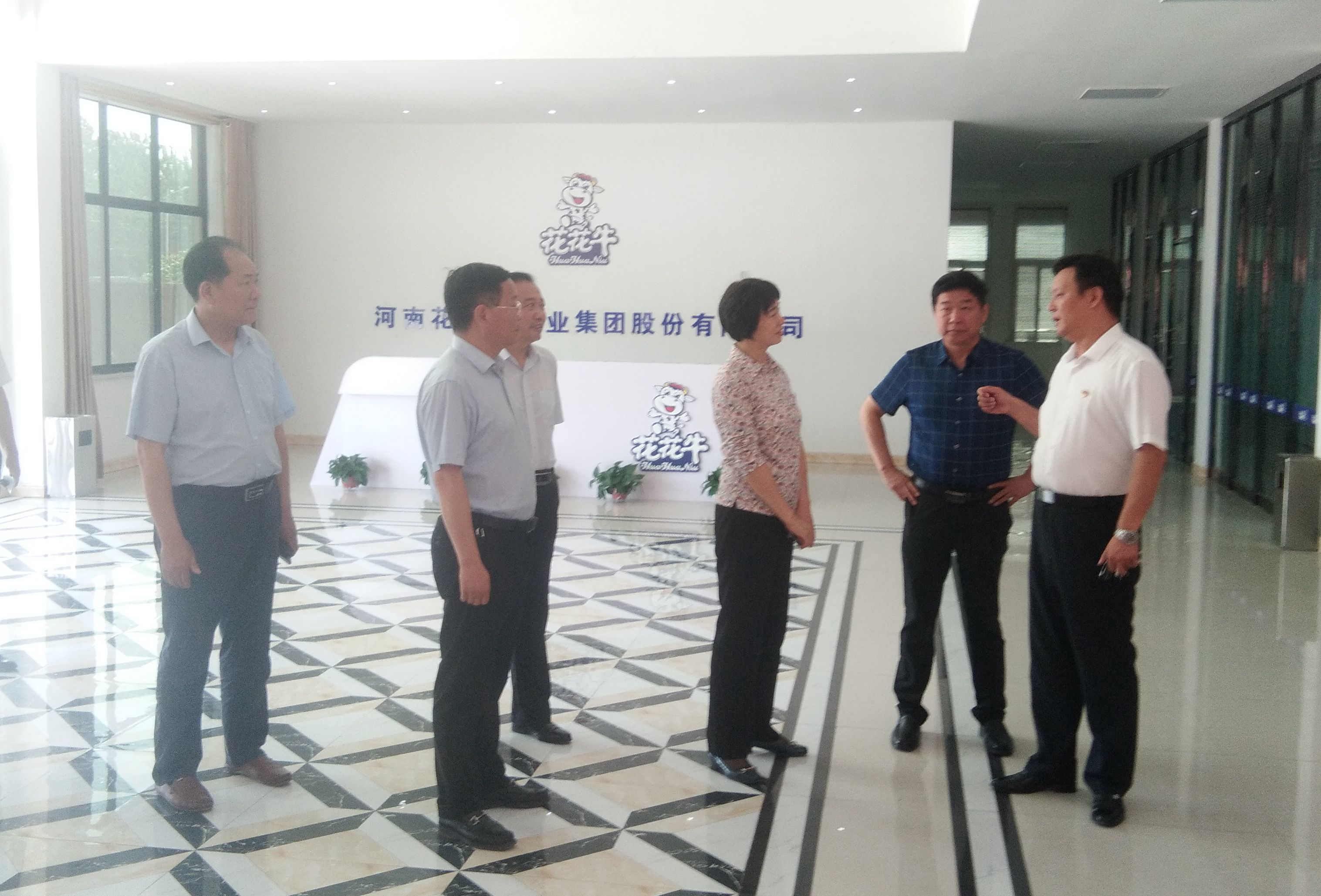 駐馬店市委常委、統(tǒng)戰(zhàn)部長姚新文 蒞臨花花牛乳業(yè)集團(tuán)總部調(diào)研