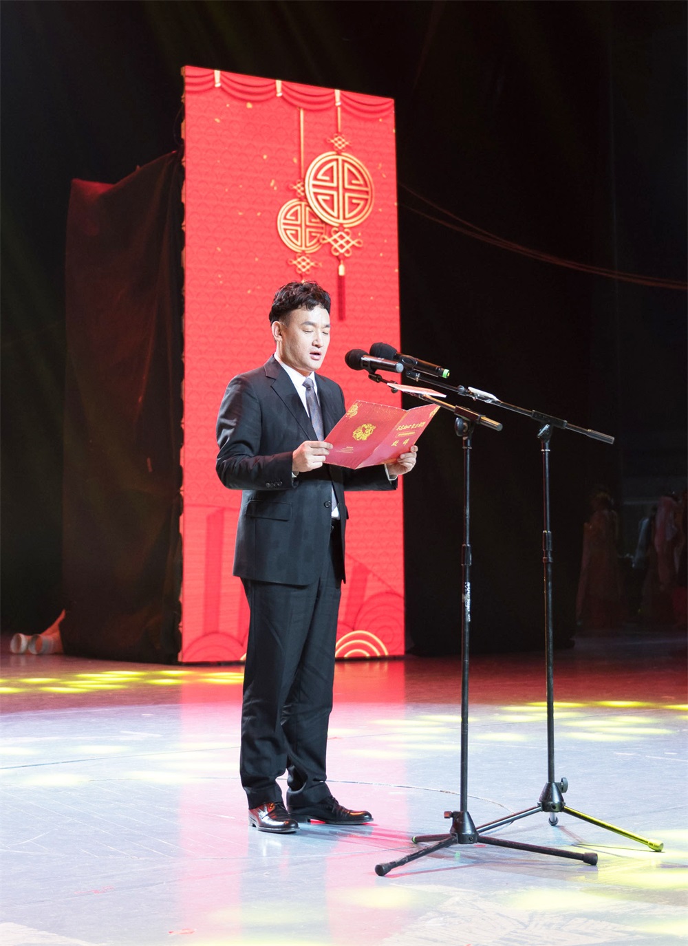 “不忘初心、聚力前行” 花花牛集團(tuán)2018迎新春聯(lián)歡會隆重舉行