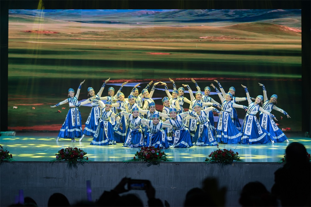 “不忘初心、聚力前行” 花花牛集團(tuán)2018迎新春聯(lián)歡會隆重舉行