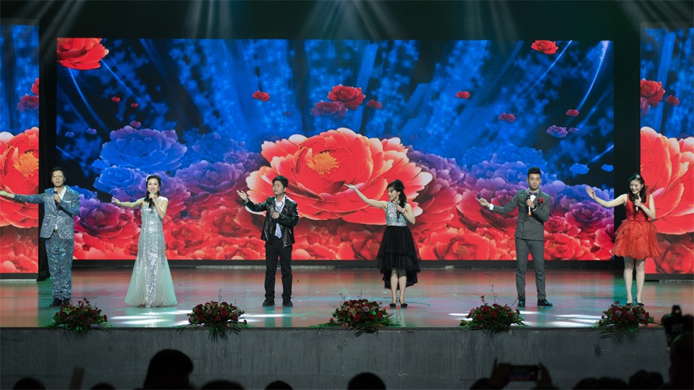 “不忘初心、聚力前行” 花花牛集團(tuán)2018迎新春聯(lián)歡會隆重舉行