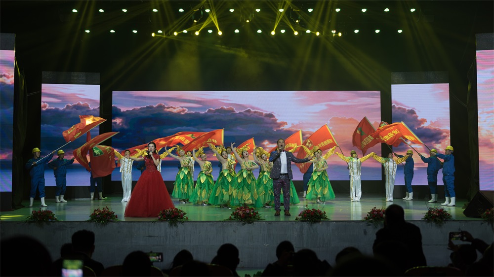 “不忘初心、聚力前行” 花花牛集團(tuán)2018迎新春聯(lián)歡會隆重舉行