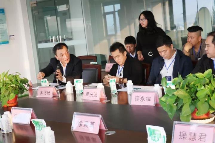 商界領(lǐng)袖俱樂(lè)部精英參訪花花牛！