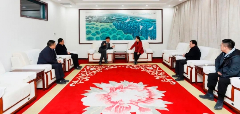 發(fā)揮產(chǎn)業(yè)優(yōu)勢 助力鄉(xiāng)村振興 | 民權(quán)縣委副書記、縣長王靜嫻會見關(guān)曉彥董事長一行