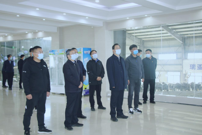 河南省人大常委會黨組書記、副主任孔昌生蒞臨花花牛魯山瑞亞牧場參觀調(diào)研