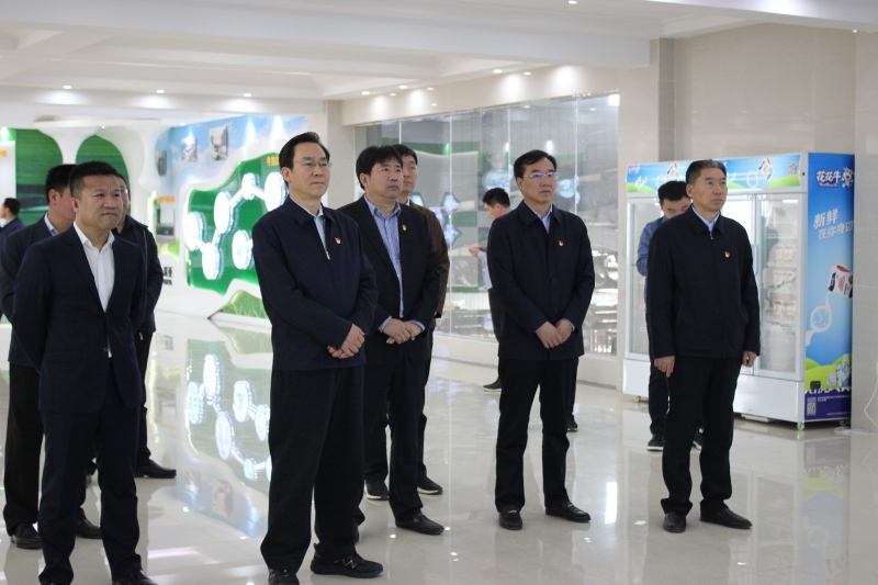 河南省委常委、組織部部長(zhǎng)孔昌生 蒞臨河南花花牛集團(tuán)魯山瑞亞牧業(yè)有限公司調(diào)研