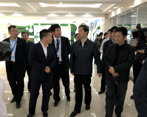 河南省委副書記、省長陳潤兒一行蒞臨 花花牛集團魯山瑞亞牧業(yè)有限公司視察調(diào)研