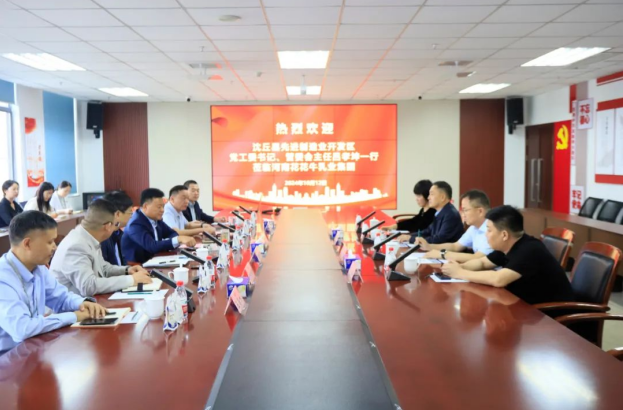 沈丘縣先進制造業(yè)開發(fā)區(qū)黨工委書記呂孝坤、金絲猴食品有限公司董事長李旸等一行到訪河南花花牛乳業(yè)集團